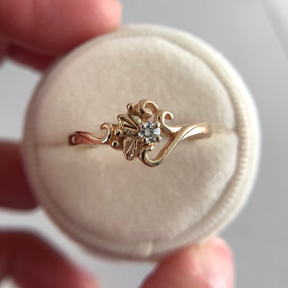 10K yellow gold with diamond